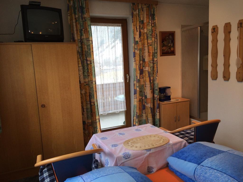 Haus Scholl Bed & Breakfast Nassereith Ruang foto